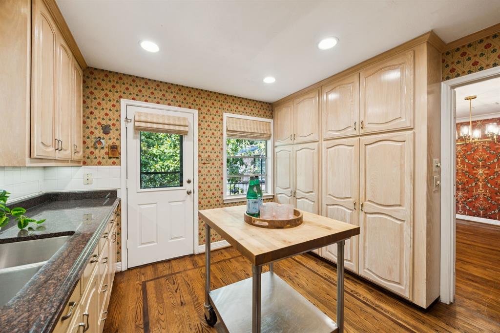 Carlton House Condo - Residential