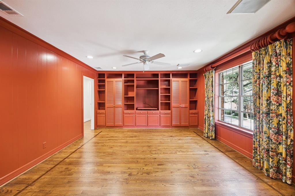 Carlton House Condo - Residential