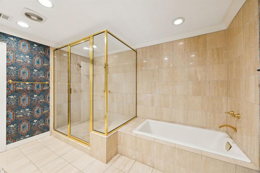 Carlton House Condo - Residential