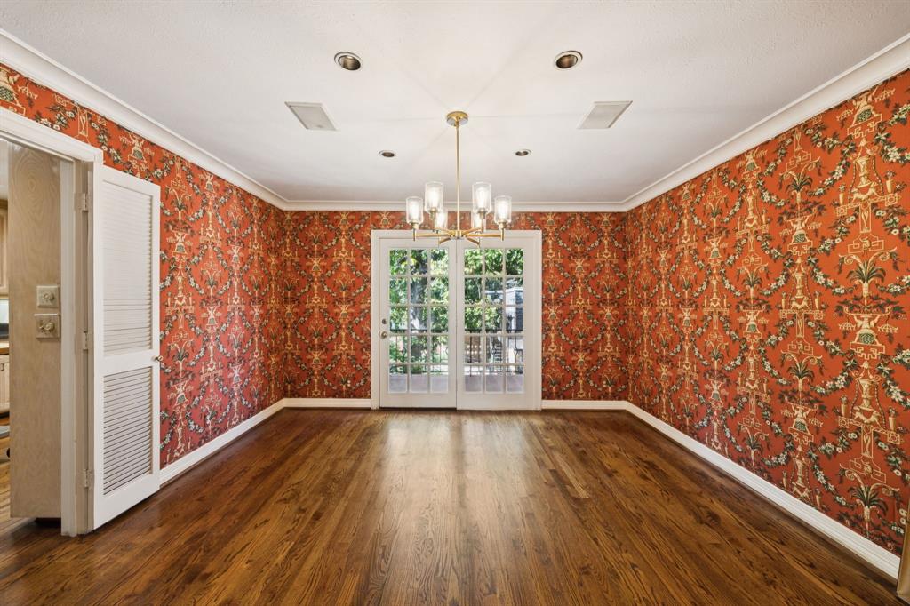 Carlton House Condo - Residential