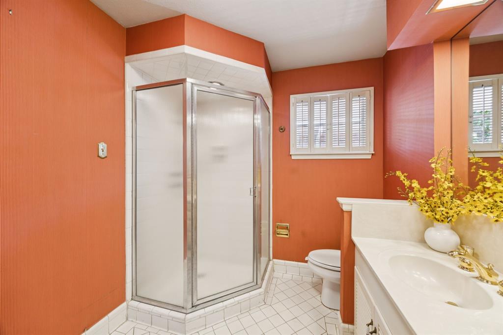 Carlton House Condo - Residential