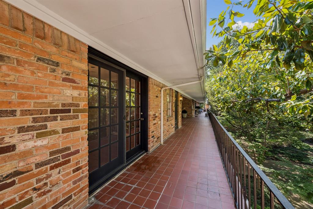 Carlton House Condo - Residential