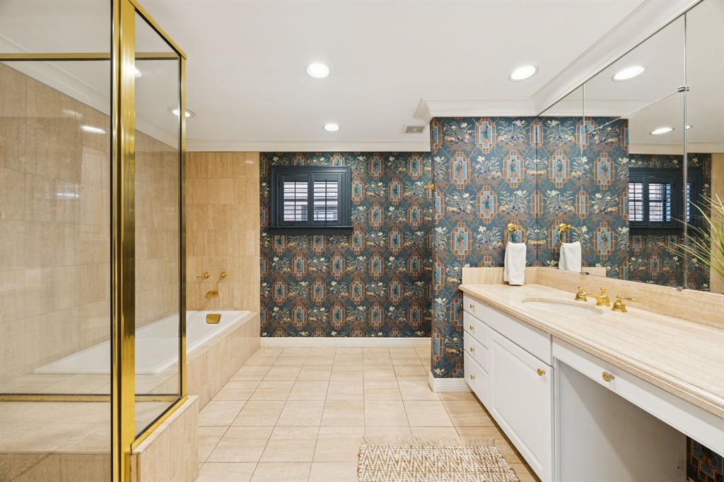 Carlton House Condo - Residential