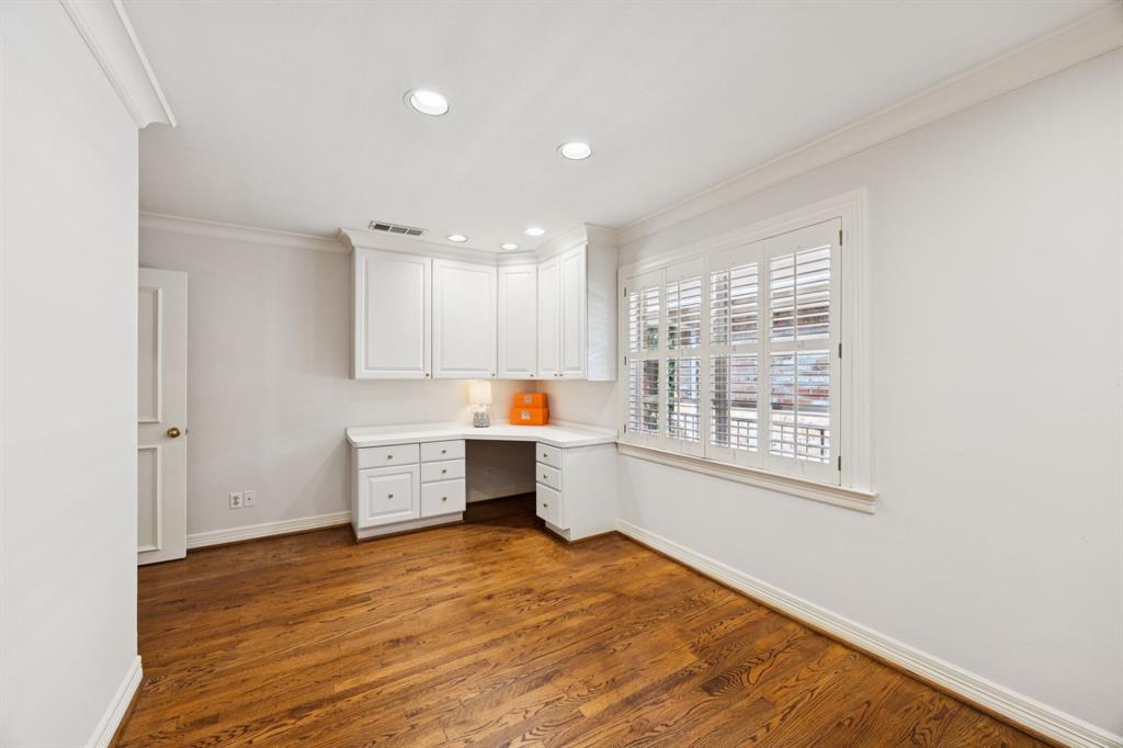 Carlton House Condo - Residential