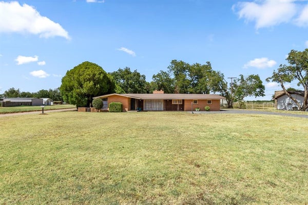1152 W CALIFORNIA ST, SEYMOUR, TX 76380 - Image 2b6acdfc8f142d4ddd32656dc515dc0e/297403226