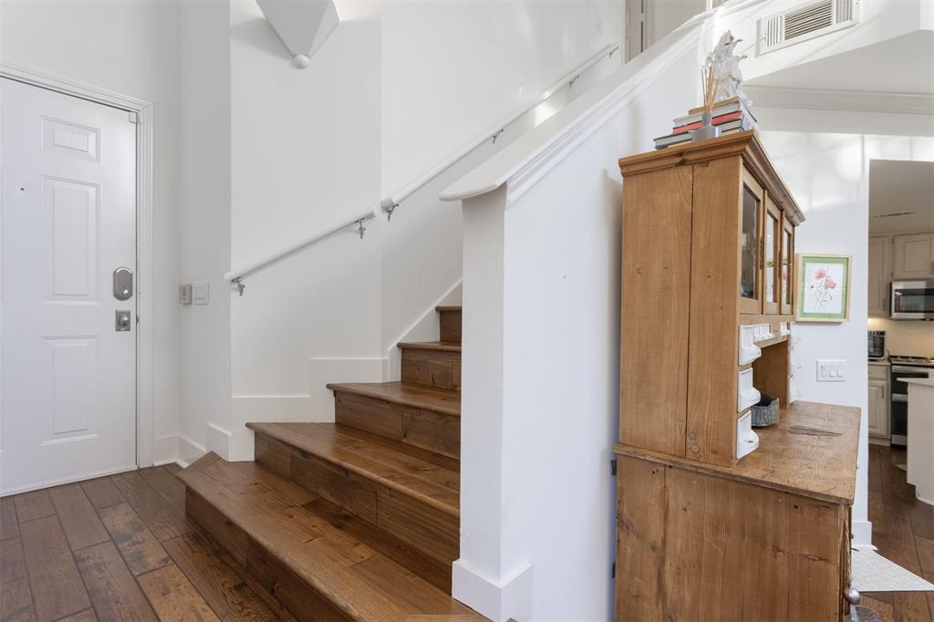 5950 Lindenshire Lane 101