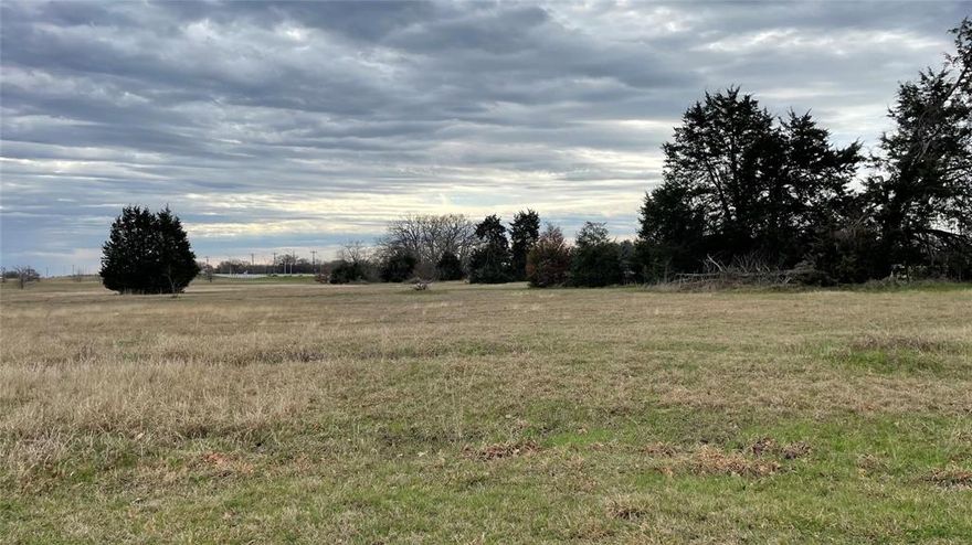 5 Acres ready for you to build the home of your dreams in a peaceful community surrounded by nature. Enjoy country living close to the city, with horses permitted and the beauty of the outdoors. This property offers incredible potential to design and create your custom home. Located on a private cul-de-sac, it's the perfect setting for your future home.