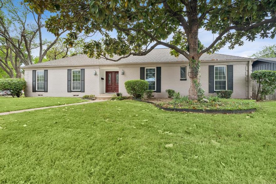 Classic Richardson Opportunity on a Prime Corner Lot — Bring Your Vision!
Welcome to 1013 Shadywood, where timeless bones meet incredible potential in one of Richardson's established neighborhoods. This spacious 4-bedroom, 2.5-bath home sits on a large corner lot and offers a versatile floor plan with stacked formals, a second living area, and room to spread out.The kitchen is equipped with a gas cooktop, ready for your culinary inspiration, while the wood-burning fireplace adds warmth and character to the main living space. The bathrooms have already seen some thoughtful updates, giving you a head start on your renovation journey.
Whether you're a buyer with a vision or an investor looking for your next project, this home is priced to reflect the opportunity it presents. The layout, the lot size, and the location do the heavy lifting — all that's left is to add a little TLC.
Conveniently located in close proximity to schools and shopping, with easy access to George Bush Turnpike, making commutes throughout the Metroplex a breeze.
Don't miss your chance to build equity and make this home exactly what you've always envisioned!