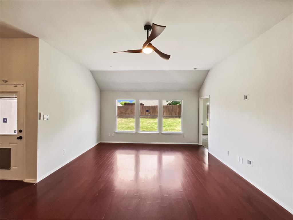 825 Lake Worth Trail