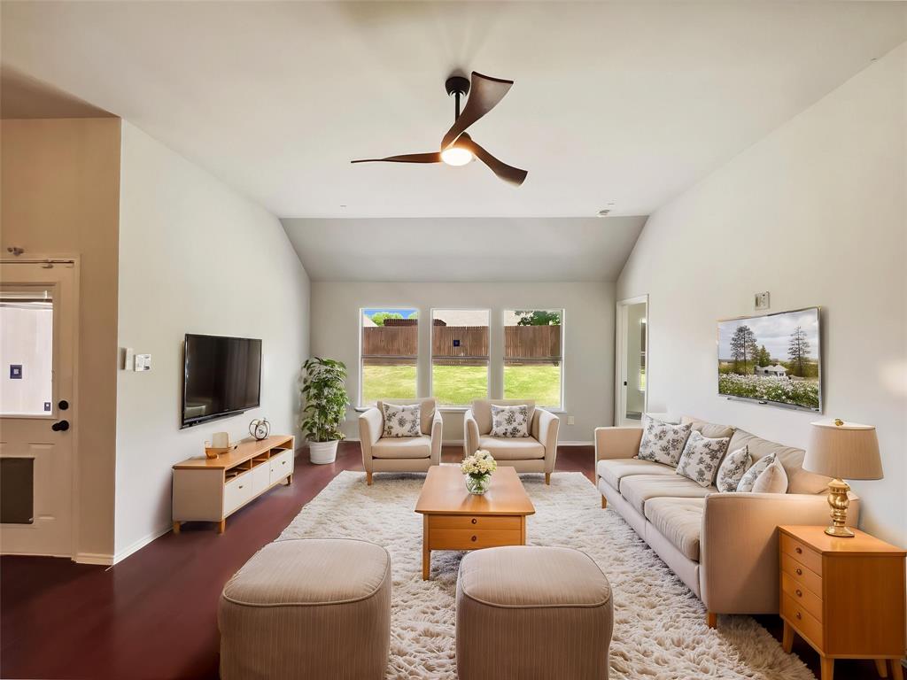 825 Lake Worth Trail