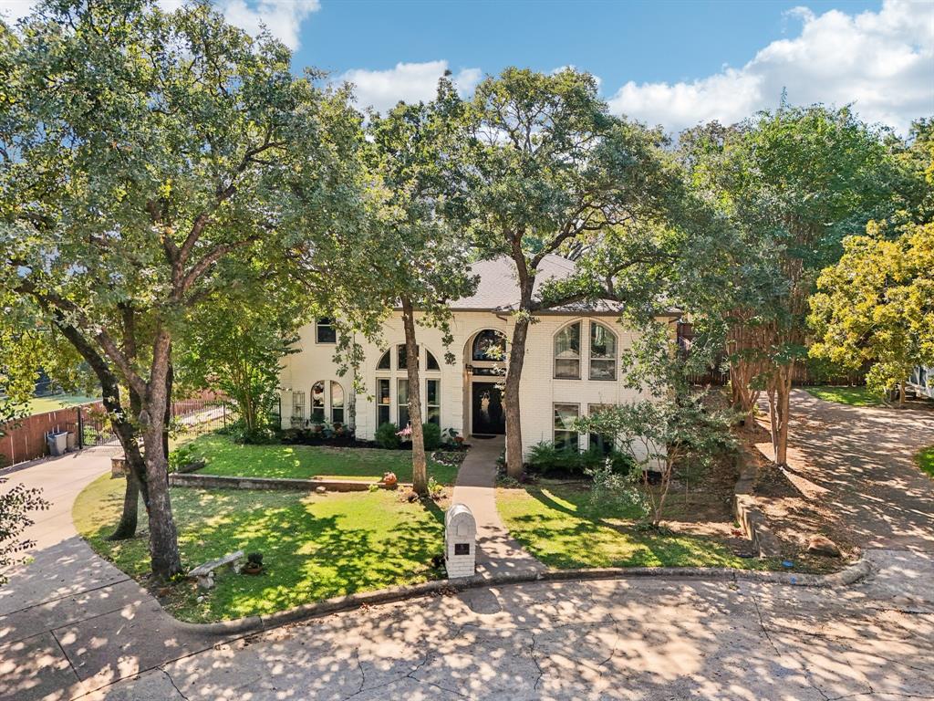 5 Woodlands Court