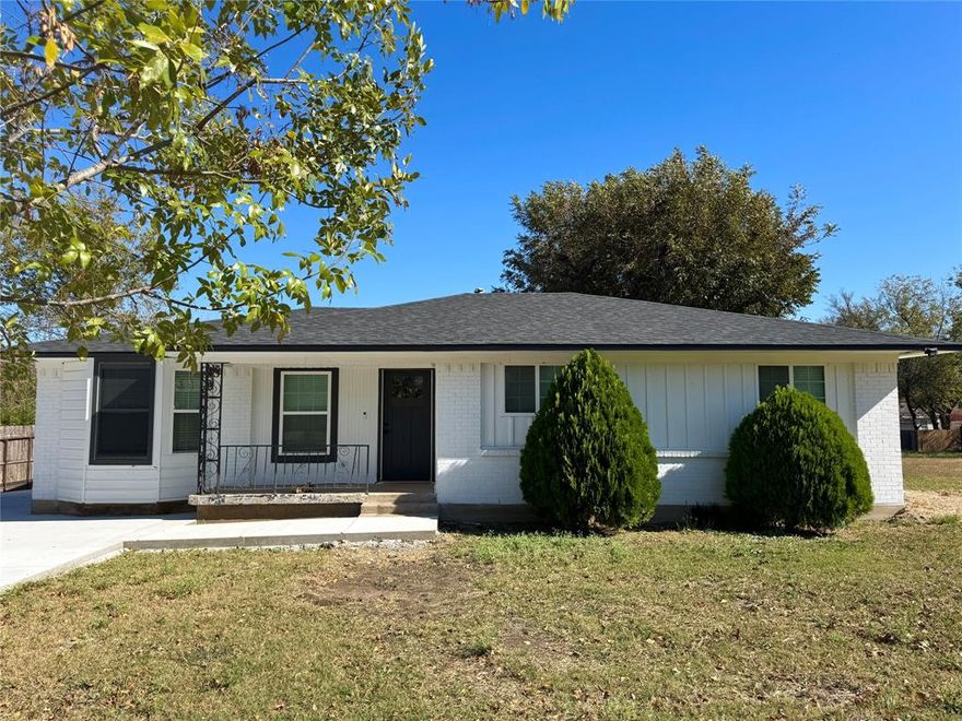 Totally renovated, modern open floor plan and exterior. Features 4 Bedrooms, 2.5 Baths, new plumbing, electricity , walls, floors, ceiling, siding, fixtures, cabinets, tiles, sink , new fresh paint throughout the house. Quick easy access to I20, I35, and I45 & abt 10 min to Dallas downtown. Very large backyard, with a large detached garage.