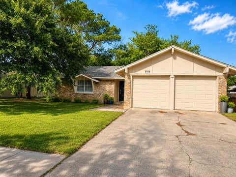 Photo of 5410 Kings Manor Drive, Lake Dallas, TX 75065 (MLS # 21335568)