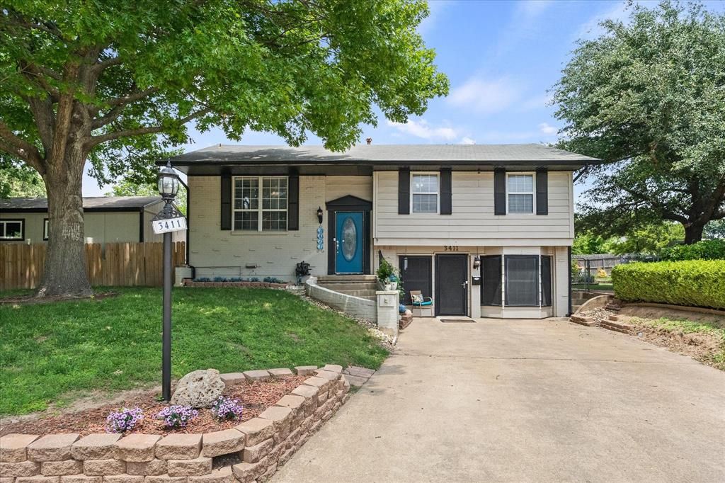Photo of 3411 Kenwood Way, Garland, TX 75041 (MLS # 21267118)