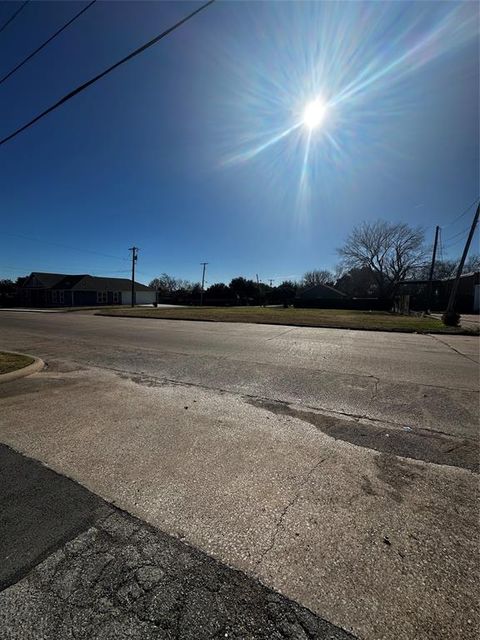 Tiny photo for 118 W College Street, Mesquite, TX 75149 (MLS # 20788849)