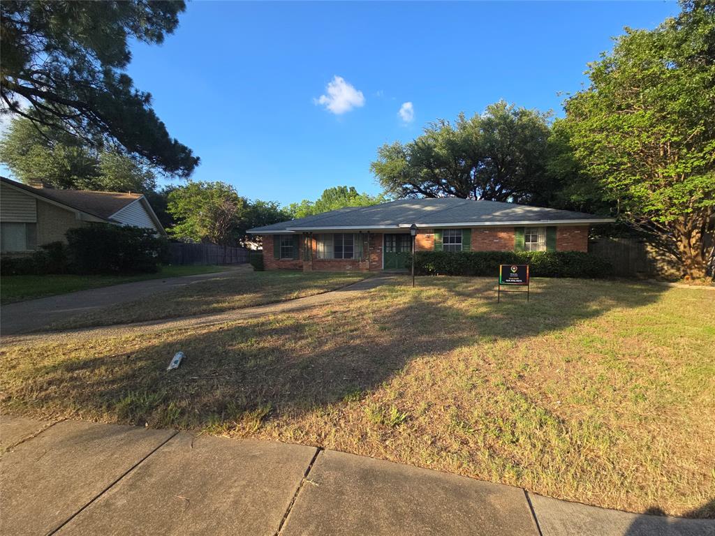 905 Glen Vista Drive N