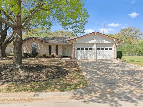 Photo of 201 Bluebird Circle, Denton, TX 76209 (MLS # 21224145)