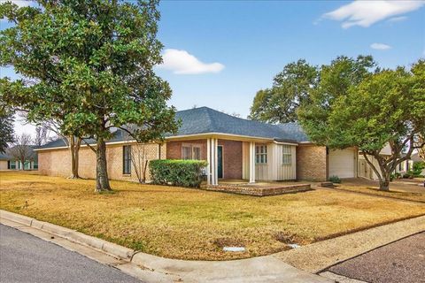 Photo of 4145 Westchester Drive, Waco, TX 76710 (MLS # 21178660)