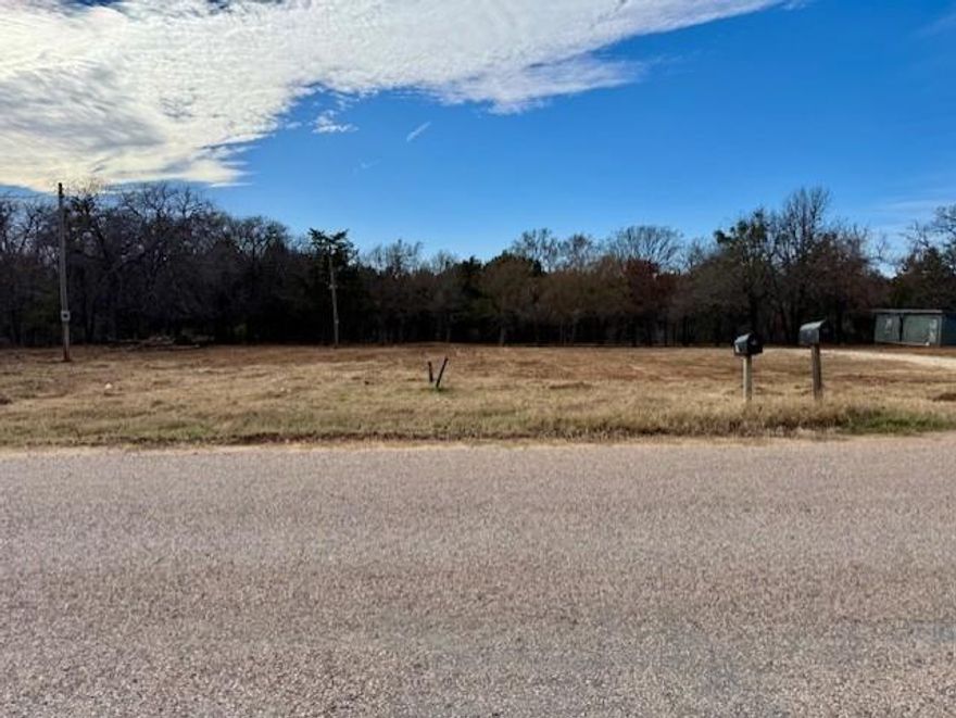 2.381-acre tract in Whitesboro, TX with no known restrictions. Cleared and ready for your vision—mobile home, barndominium, or custom build. Utilities available at the road. Conveniently located just off Highway 82 for easy access. Situated in a rapidly growing area near Sherman, making this an excellent opportunity for investment or country living with nearby city conveniences.