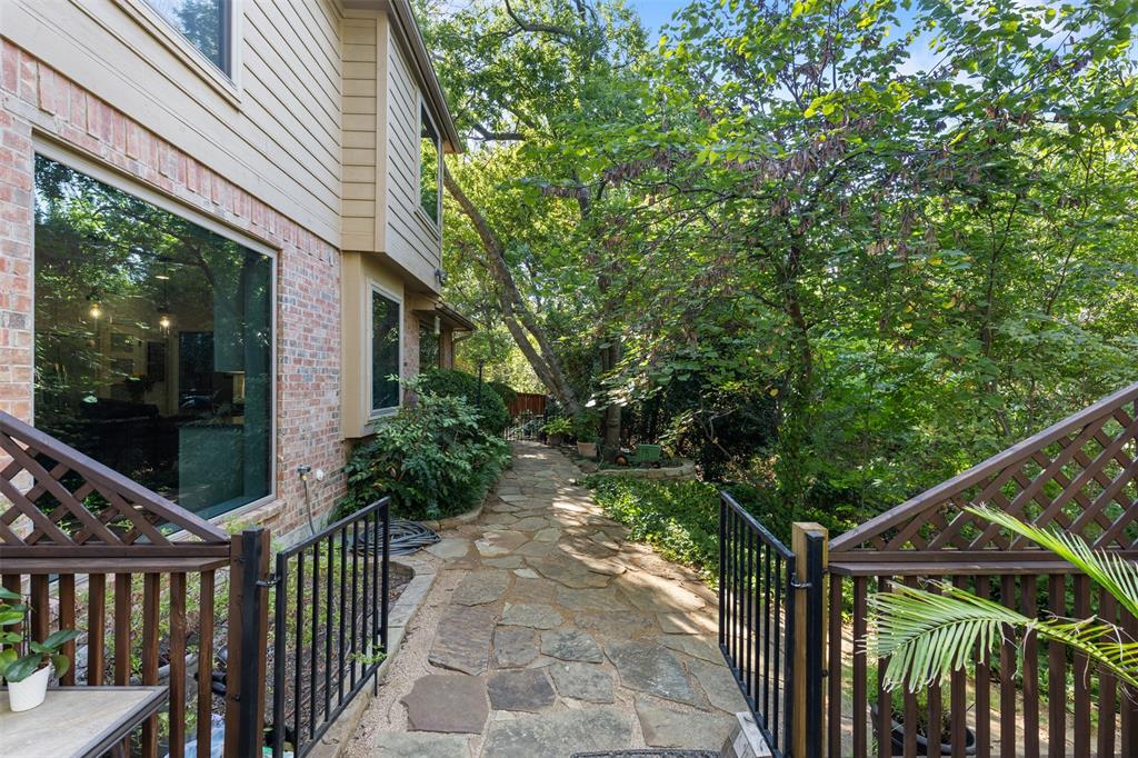 2904 Meadow Glen Drive