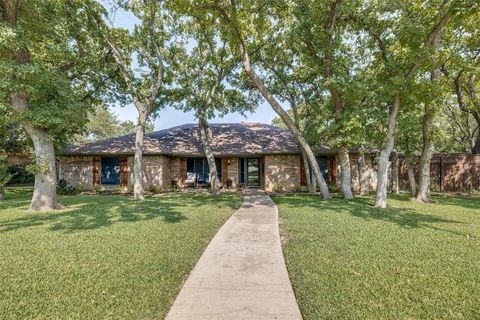 Photo of 4613 Hillside Drive, Arlington, TX 76013 (MLS # 21092080)