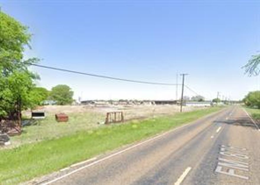 Over 2.7 acre site just one block off I-35, with 650.49 Feet of frontage on FM 876. This commercial property is a blank slate and perfect for an end user or buy and hold investor. Located just minutes from new Master Planned Community Emory Lakes and just south of Blue Stars New Development on I-35 & HWY 287.  With estimated Vehicle count of 1,055 along FM 876 .  Ideal For Warehouse development. Owner Financing for very well qualified buyer.