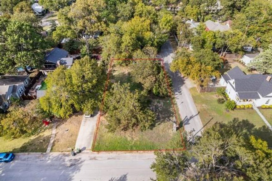 This corner lot at 1001 W Avenue F in Garland is full of potential and ready for your next project. With 9,189 square feet of improved land, there’s plenty of space to bring your vision to life—whether it’s a new home, an investment property, or something unique. The location couldn’t be more convenient—close to parks, schools, local shops, and favorite Garland eateries. Easy access to main roads means you can get anywhere in the city within minutes, while still enjoying the feel of a quiet, established neighborhood. It’s the kind of spot that gives you options, comfort, and connection all in one.