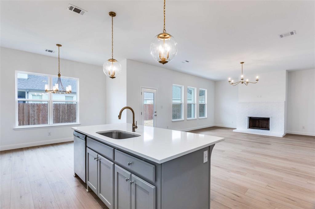 609 E Thoroughbred