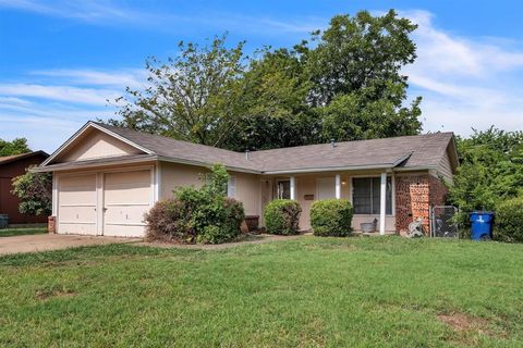 A home in Everman