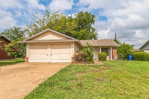 A home in Everman