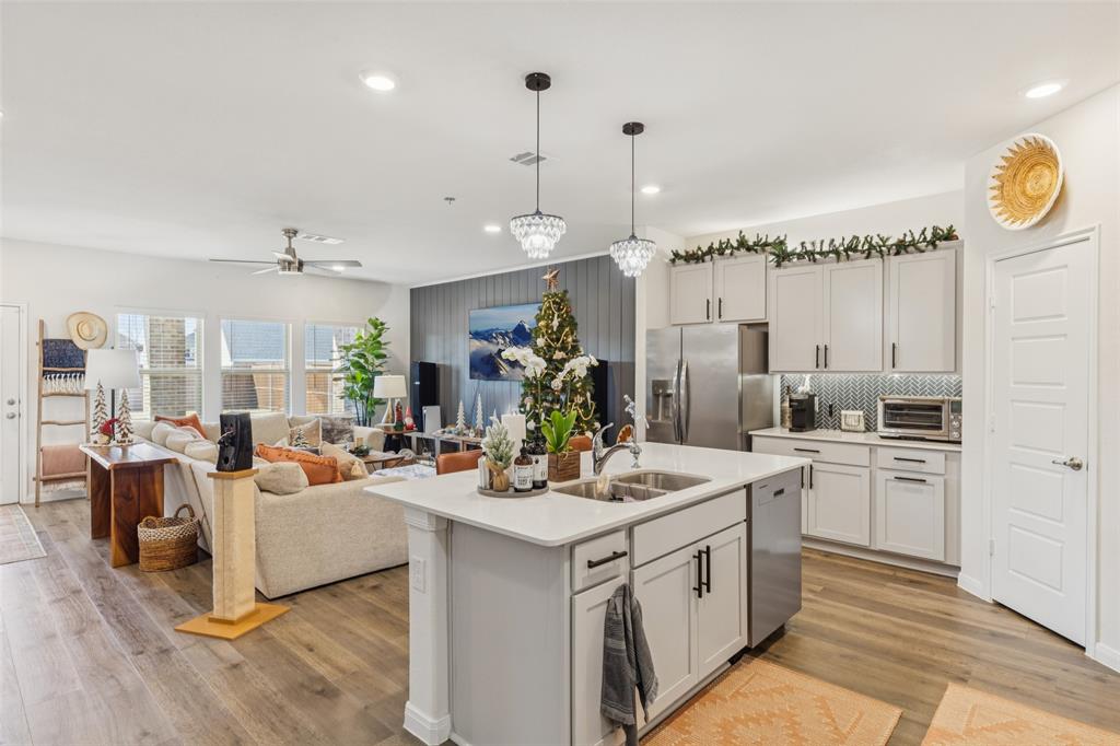 Valencia On The Lake - Residential