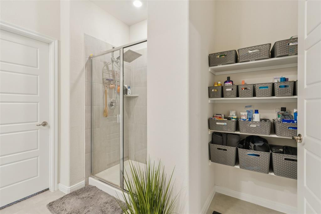 Valencia On The Lake - Residential