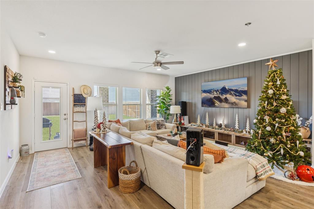 Valencia On The Lake - Residential