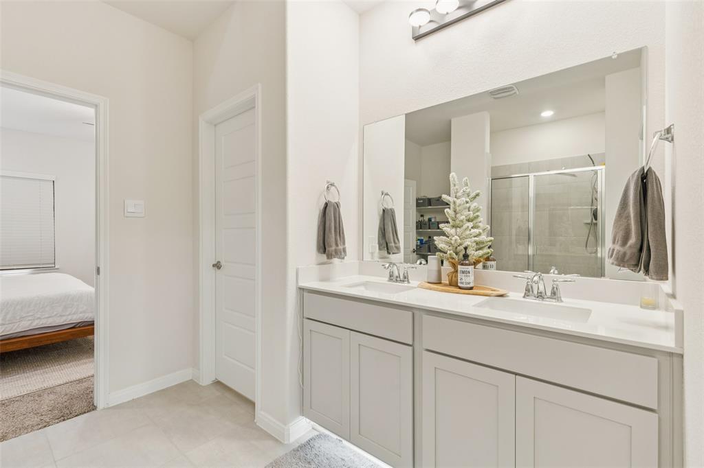 Valencia On The Lake - Residential