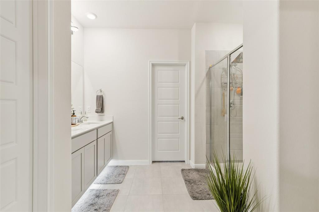 Valencia On The Lake - Residential