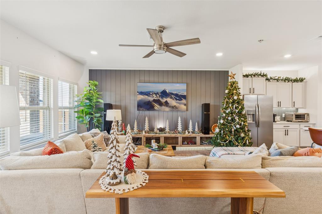 Valencia On The Lake - Residential