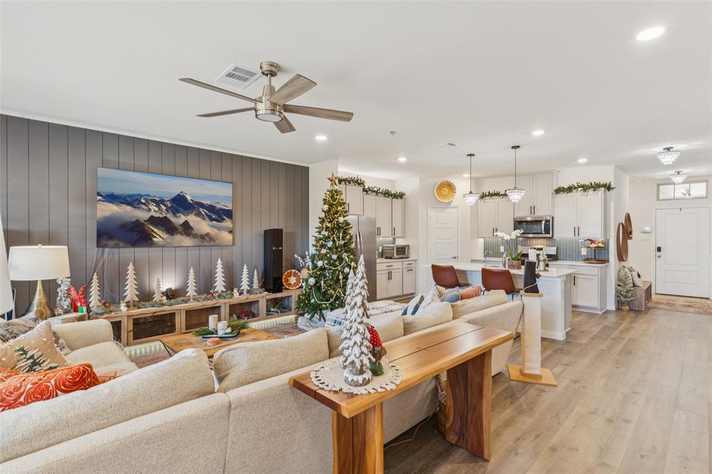 Valencia On The Lake - Residential