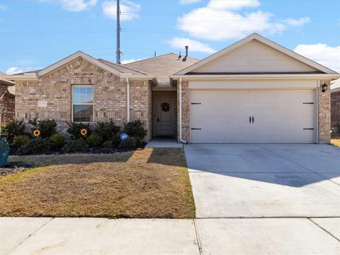 Photo of 1308 Skyline Drive, Denton, TX 76207 (MLS # 21178994)