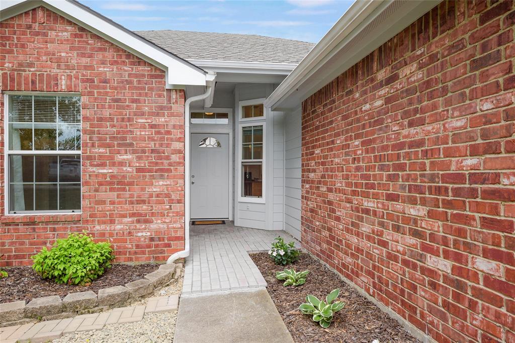 208 W Black Oak Lane