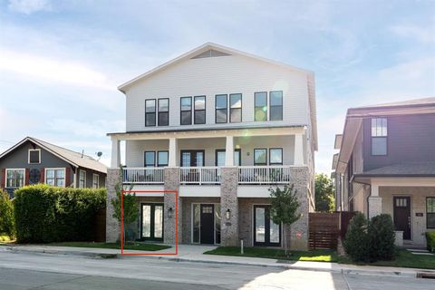 Photo of 617 N Tyler Street, Dallas, TX 75208 (MLS # 21164721)