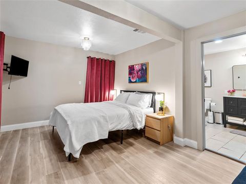 Tiny photo for 421 Martinique Avenue, Dallas, TX 75223 (MLS # 21100066)