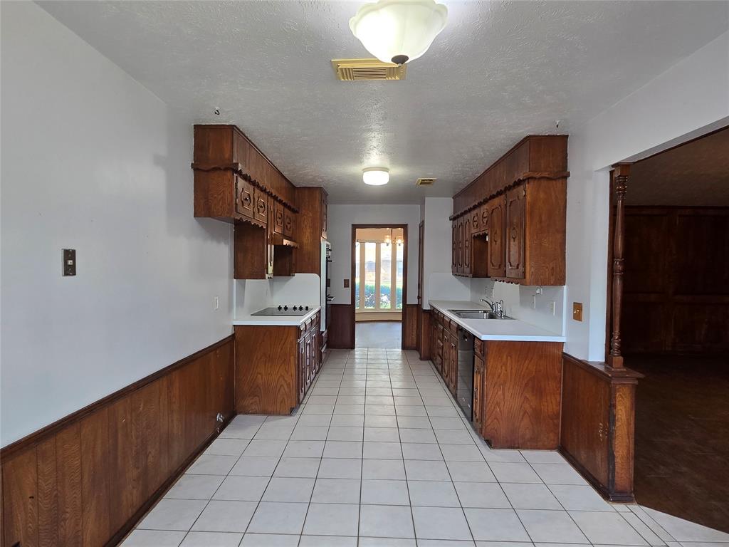 2368 Claridge Circle
