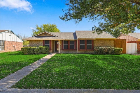 Photo of 844 Woodrock Drive, Dallas, TX 75217 (MLS # 21406642)