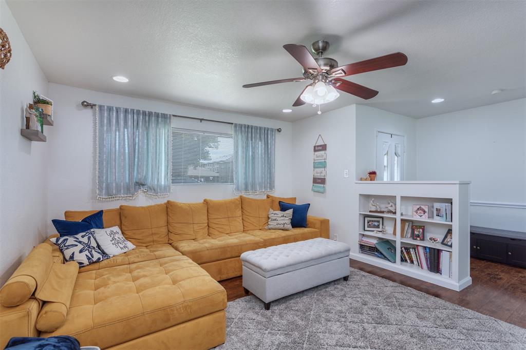 502 E Alexander Lane