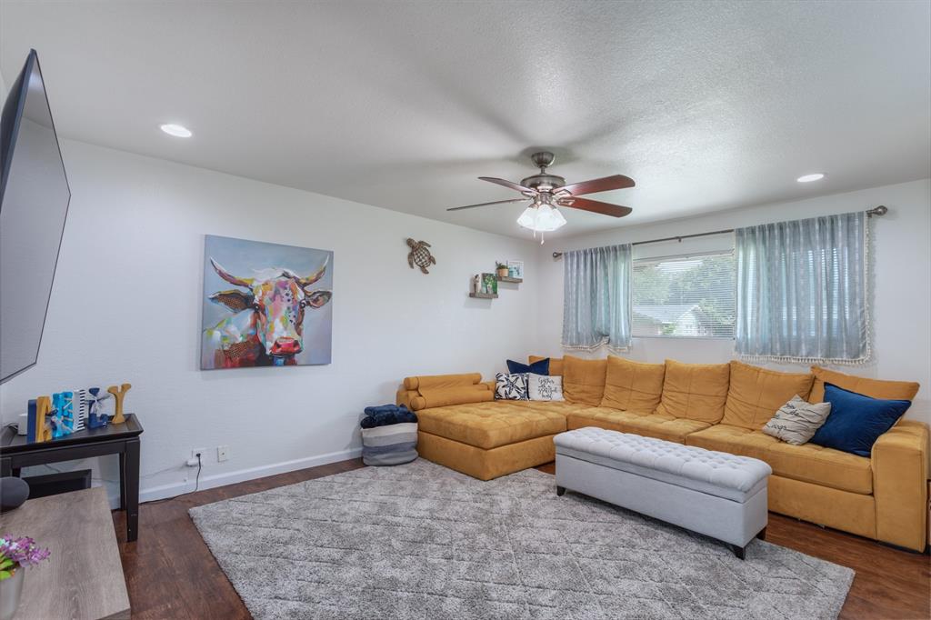 502 E Alexander Lane