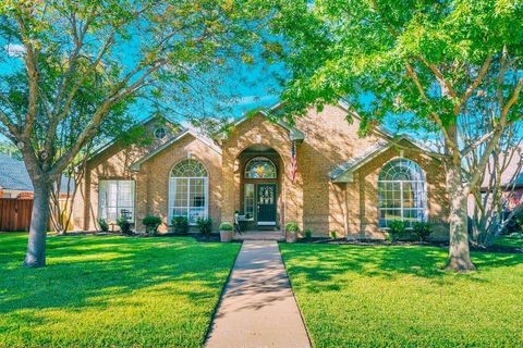 Photo of 2049 Cannes Drive, Plano, TX 75025 (MLS # 21257558)