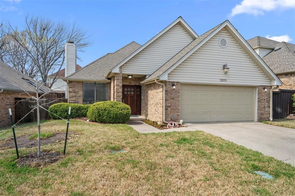 Photo of 1205 Olde Town Drive, Irving, TX 75061 (MLS # 21215303)