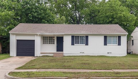 Photo of 3433 Moon Drive, Mesquite, TX 75150 (MLS # 21249831)