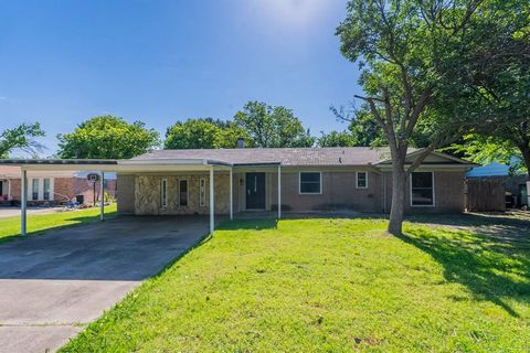1011 John Reagan Street Benbrook TX 76126