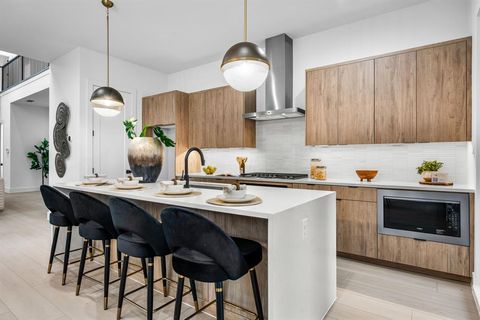 812 W 10th Street Dallas TX 75208